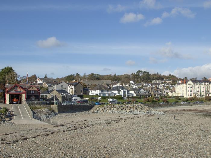 Dinlle, Criccieth