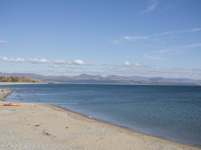 Dinlle, Criccieth