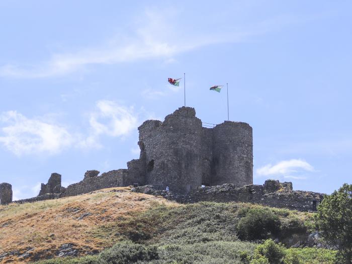 Dinlle, Criccieth