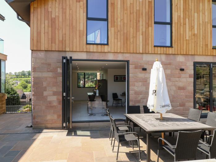 Oakwood House in Tansley near Matlock, Derbyshire. Smart TV. En-suite bedrooms. 5bedroom. WiFi