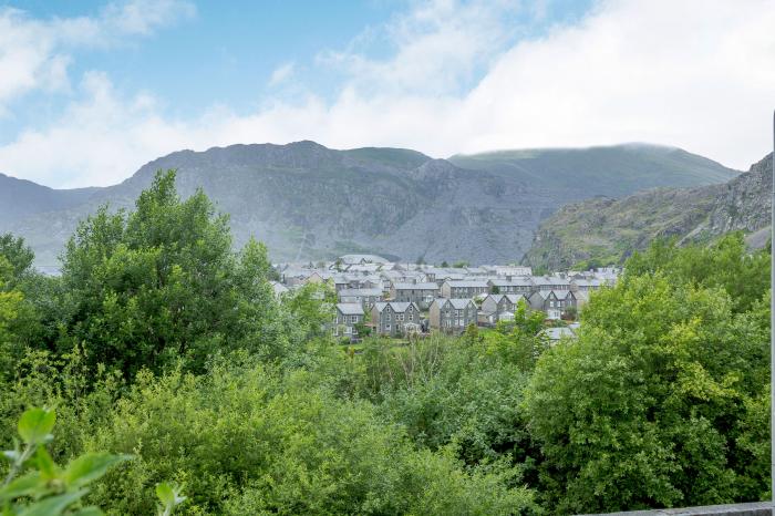 Brondderwen, Blaenau Ffestiniog