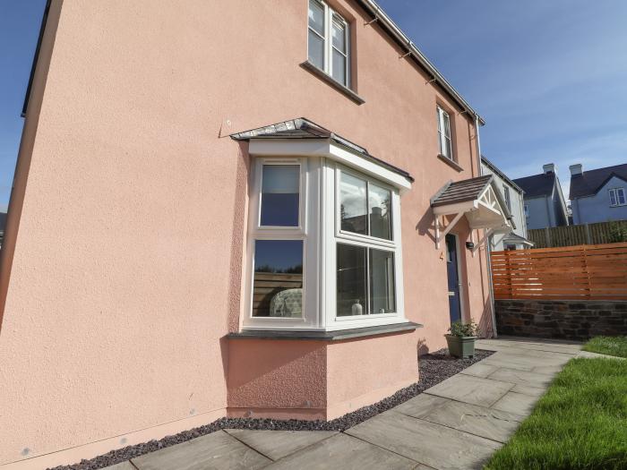 4 Llan yr Eglwys, Newport, Pembrokeshire