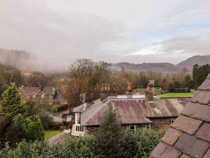 Garth Hill House, Ambleside, Cumbria. In National Park. Close to shop, pub, lake, and river. Garden.