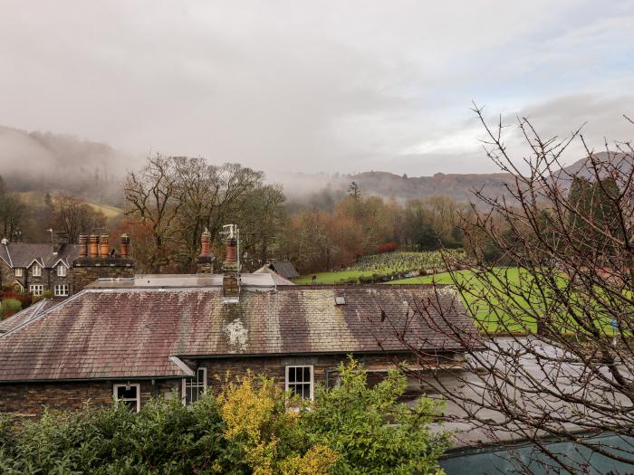 Garth Hill House, Ambleside, Cumbria. In National Park. Close to shop, pub, lake, and river. Garden.