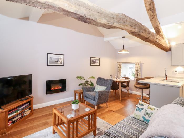 Ashmead Cottage is in Hawkshead, Cumbria. In Lake District National Park. Off-road parking. Smart TV