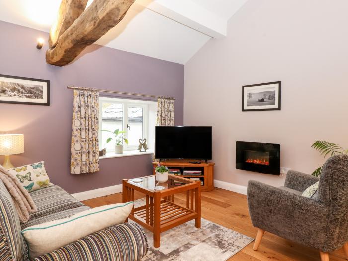 Ashmead Cottage is in Hawkshead, Cumbria. In Lake District National Park. Off-road parking. Smart TV