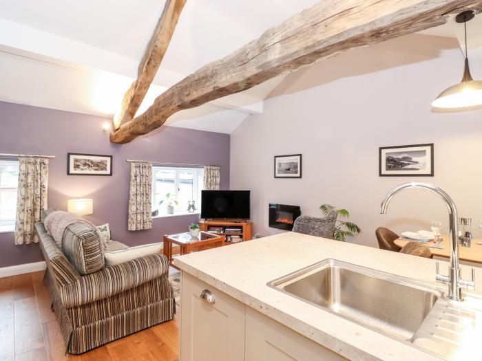 Ashmead Cottage is in Hawkshead, Cumbria. In Lake District National Park. Off-road parking. Smart TV