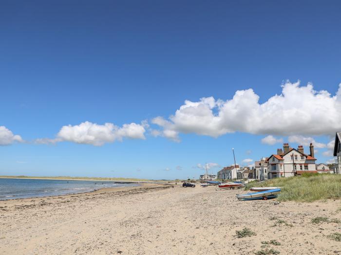 Sandy Toes, Rhosneigr