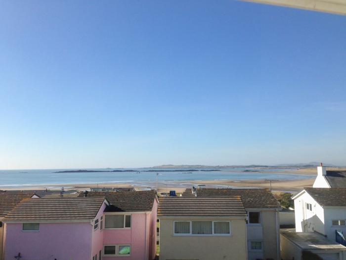 Sandy Toes, Rhosneigr