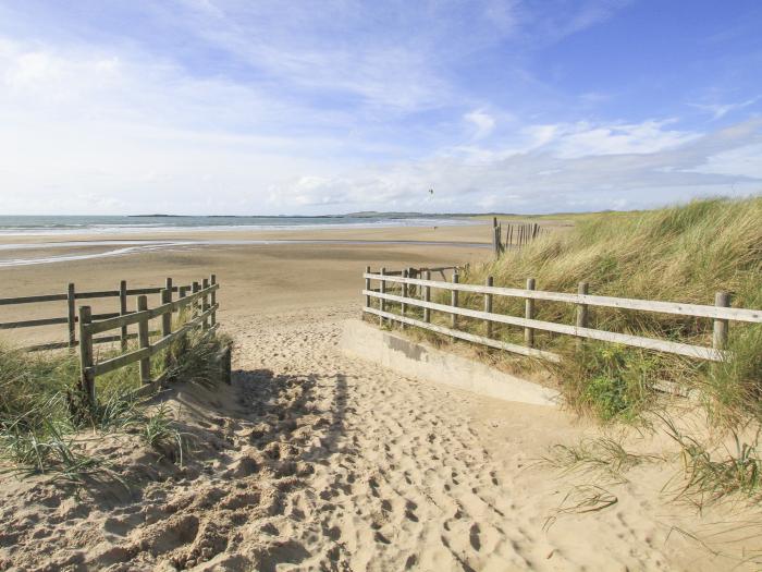 Sandy Toes, Rhosneigr