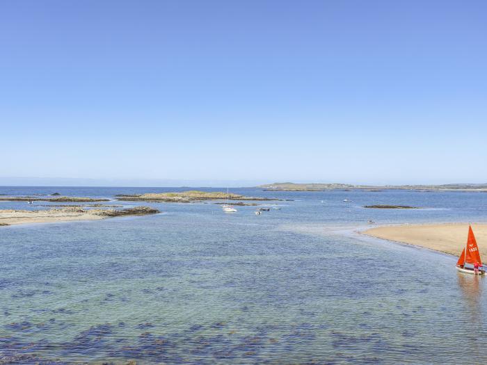 Sandy Toes, Rhosneigr