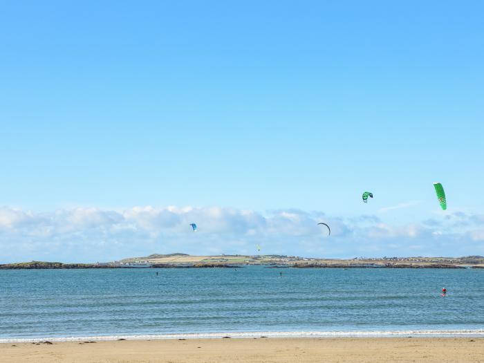 Sandy Toes, Rhosneigr