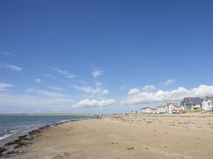 Sandy Toes, Rhosneigr