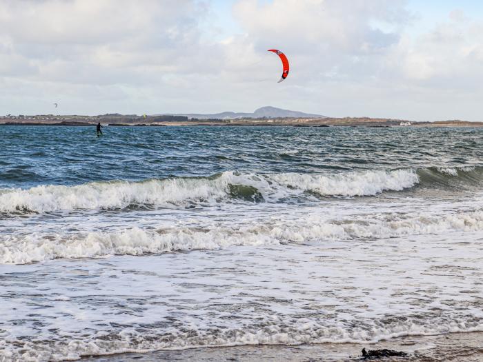 Sandy Toes, Rhosneigr