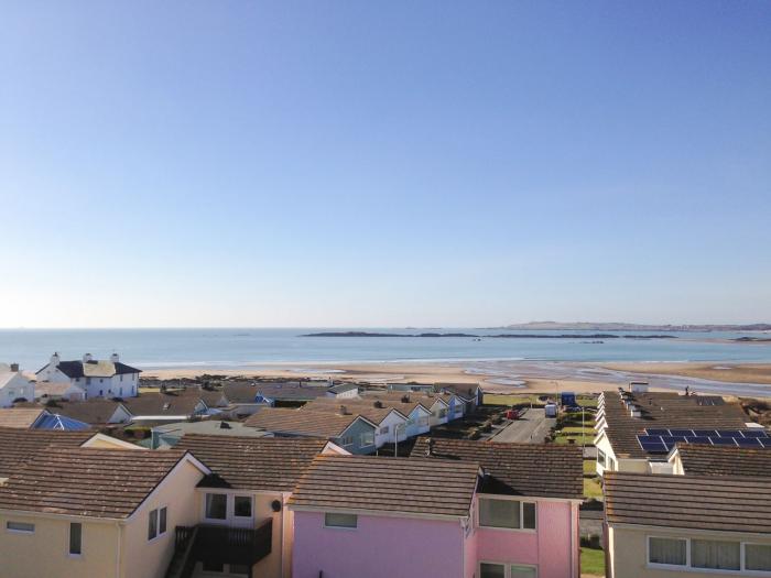 Sandy Toes, Rhosneigr