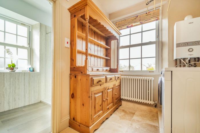 Field View Apartment, Barnard Castle, Durham. Second-floor apartment with woodburning stove. One pet