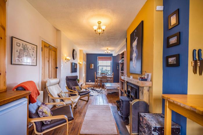 Field View Apartment, Barnard Castle, Durham. Second-floor apartment with woodburning stove. One pet