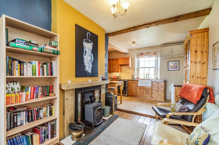 Field View Apartment, Barnard Castle, Durham. Second-floor apartment with woodburning stove. One pet