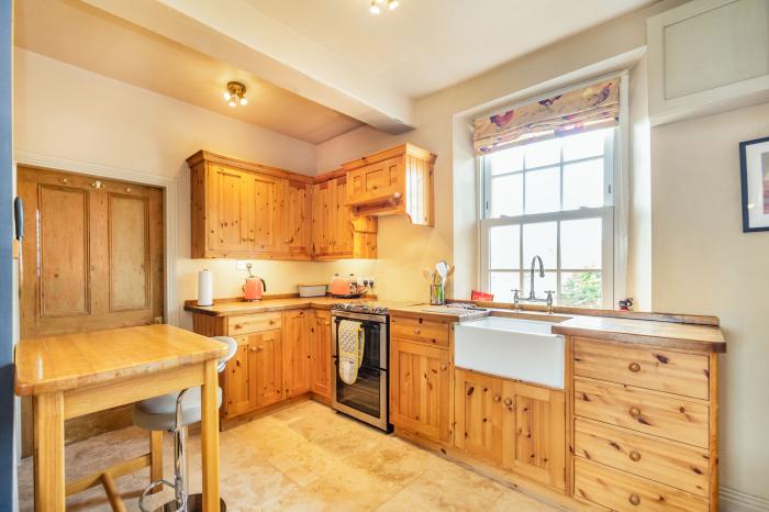 Field View Apartment, Barnard Castle, Durham. Second-floor apartment with woodburning stove. One pet