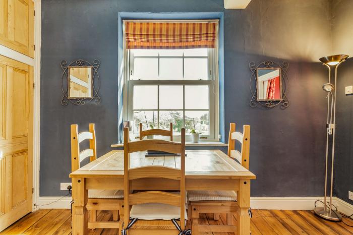 Field View Apartment, Barnard Castle, Durham. Second-floor apartment with woodburning stove. One pet