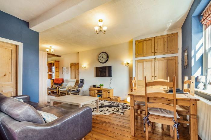 Field View Apartment, Barnard Castle, Durham. Second-floor apartment with woodburning stove. One pet