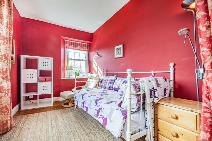 Field View Apartment, Barnard Castle, Durham. Second-floor apartment with woodburning stove. One pet