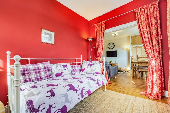 Field View Apartment, Barnard Castle, Durham. Second-floor apartment with woodburning stove. One pet