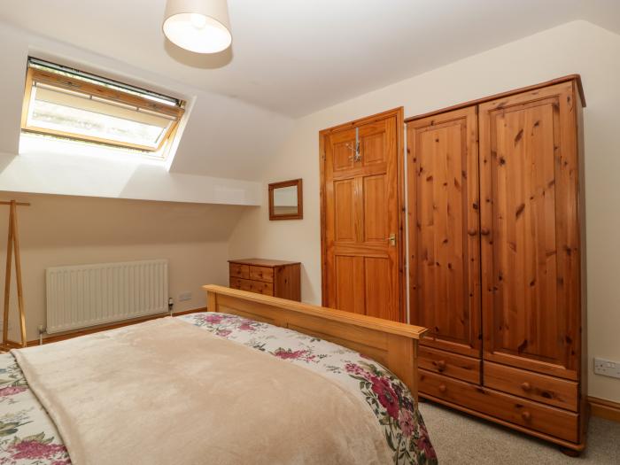 Whitlow Lodge Annex is near Huntley, Gloucestershire. One-bedroom annexe with rural views. Romantic.