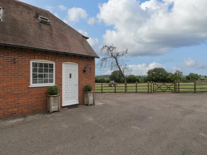 Whitlow Lodge Annex is near Huntley, Gloucestershire. One-bedroom annexe with rural views. Romantic.