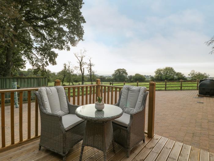 Whitlow Lodge Annex is near Huntley, Gloucestershire. One-bedroom annexe with rural views. Romantic.