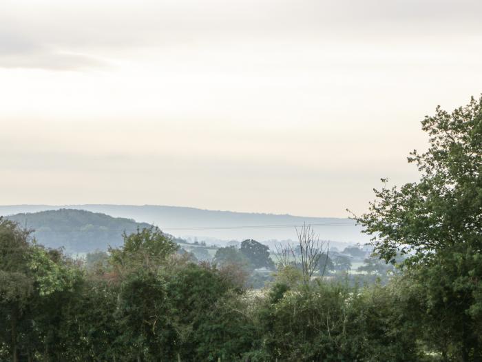 Whitlow Lodge Annex is near Huntley, Gloucestershire. One-bedroom annexe with rural views. Romantic.