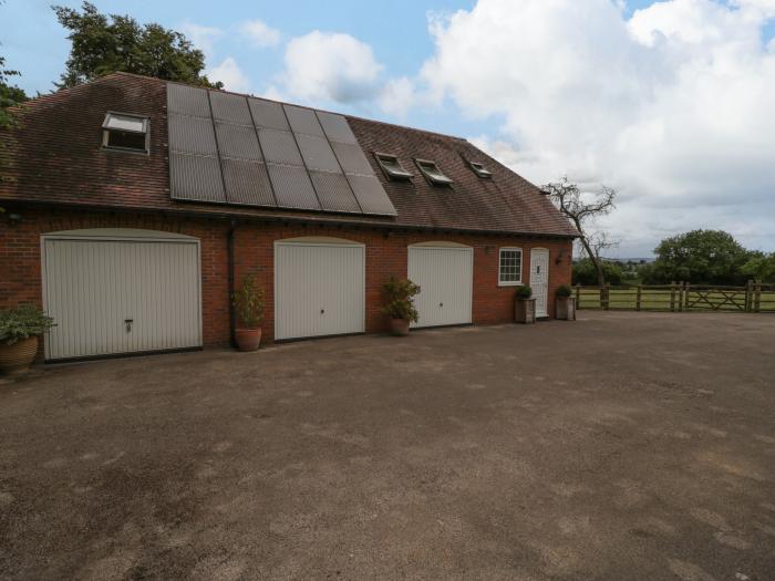 Whitlow Lodge Annex is near Huntley, Gloucestershire. One-bedroom annexe with rural views. Romantic.