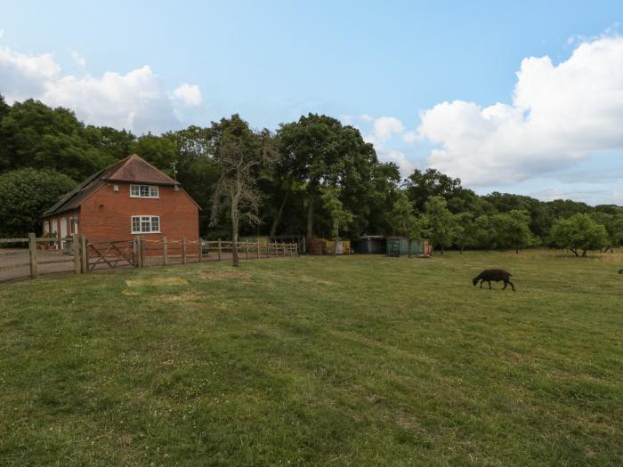 Whitlow Lodge Annex is near Huntley, Gloucestershire. One-bedroom annexe with rural views. Romantic.