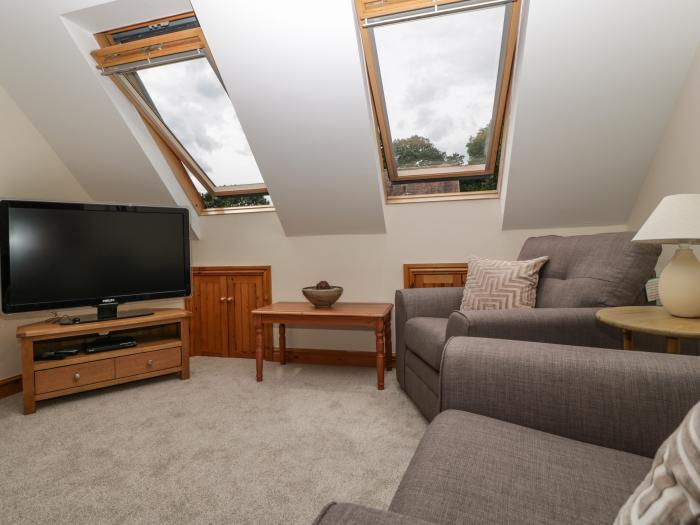 Whitlow Lodge Annex is near Huntley, Gloucestershire. One-bedroom annexe with rural views. Romantic.