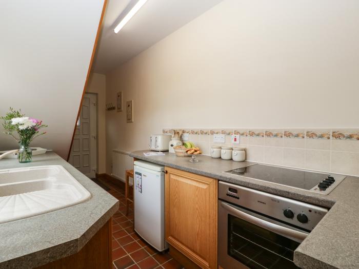 Whitlow Lodge Annex is near Huntley, Gloucestershire. One-bedroom annexe with rural views. Romantic.