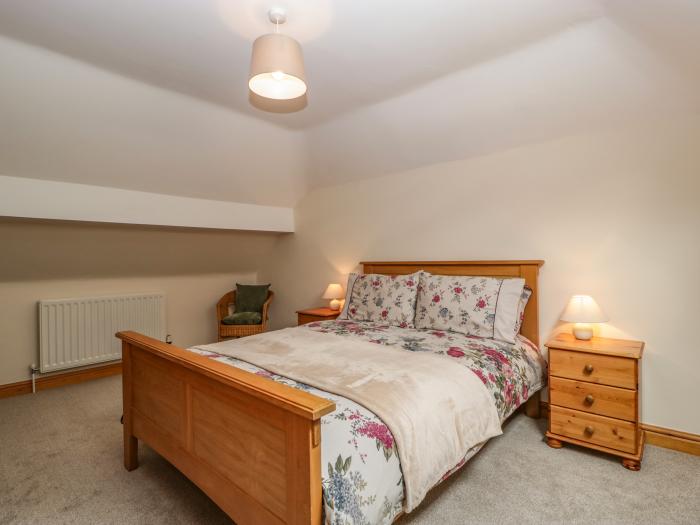 Whitlow Lodge Annex is near Huntley, Gloucestershire. One-bedroom annexe with rural views. Romantic.