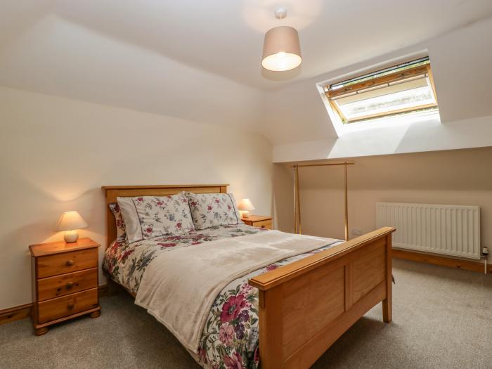 Whitlow Lodge Annex is near Huntley, Gloucestershire. One-bedroom annexe with rural views. Romantic.