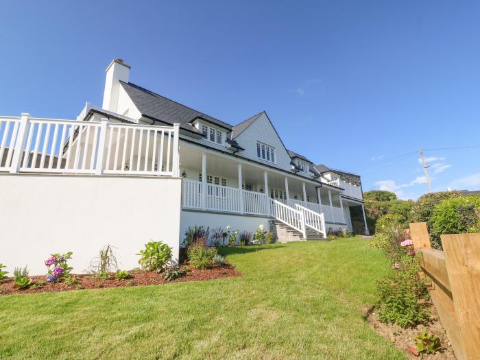 Haul A Gwynt, Criccieth, Wales. Large property, off-road parking for four cars, garden, hot tub, sea