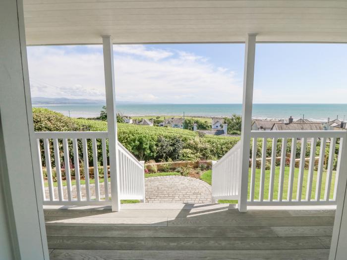 Haul A Gwynt, Criccieth, Wales. Large property, off-road parking for four cars, garden, hot tub, sea