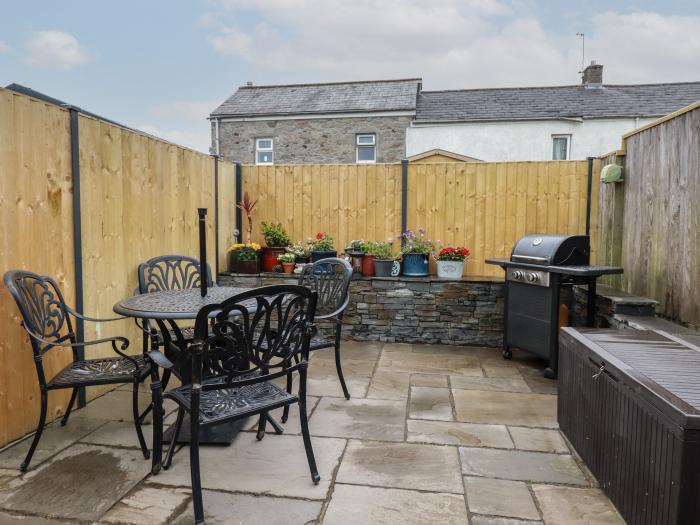 Miners cottage, St Austell, Cornwall, close to beach, patio, ample off-road parking and dog-friendly