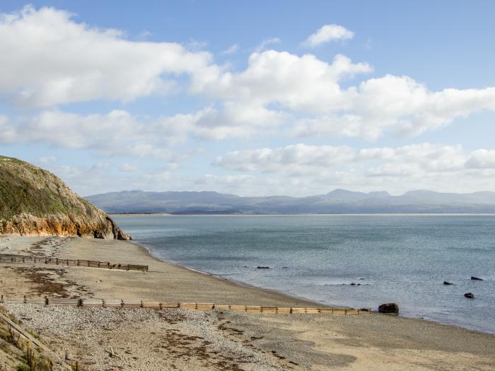 Enfys, Criccieth