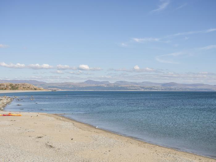 Enfys, Criccieth