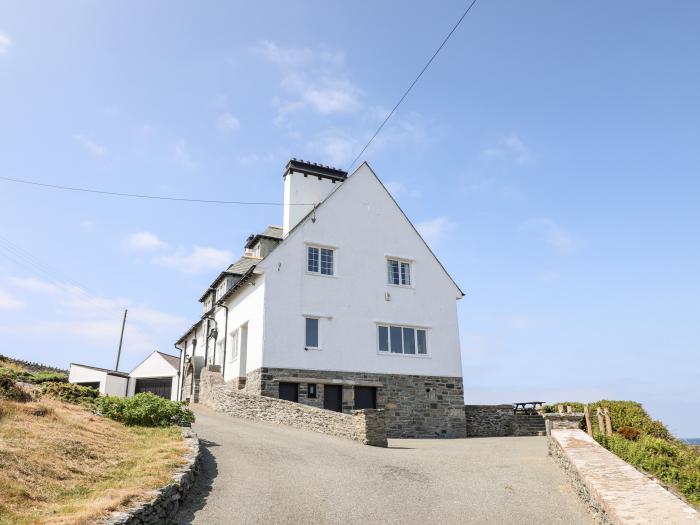 Avilion, Trearddur Bay