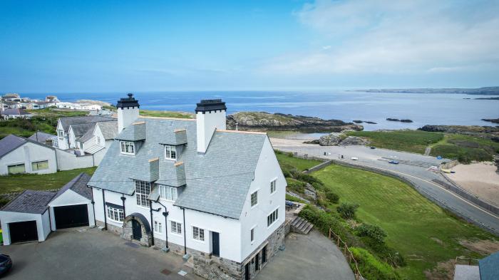 Avilion, Trearddur Bay