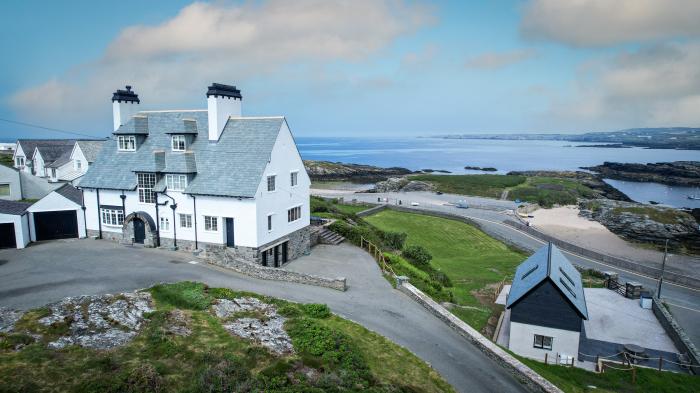 Avilion, Trearddur Bay