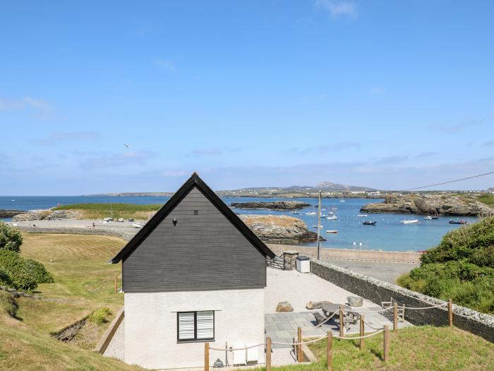 Avilion, Trearddur Bay