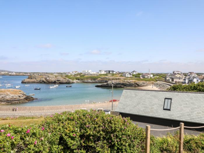 Avilion, Trearddur Bay