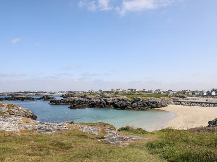 Avilion, Trearddur Bay