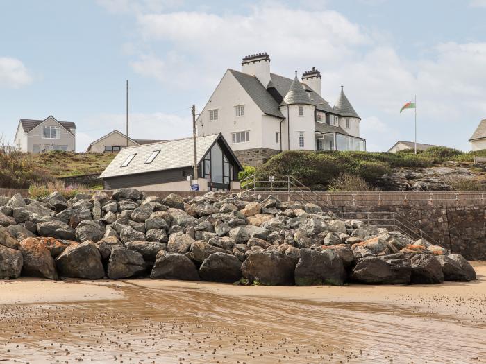 Avilion, Trearddur Bay