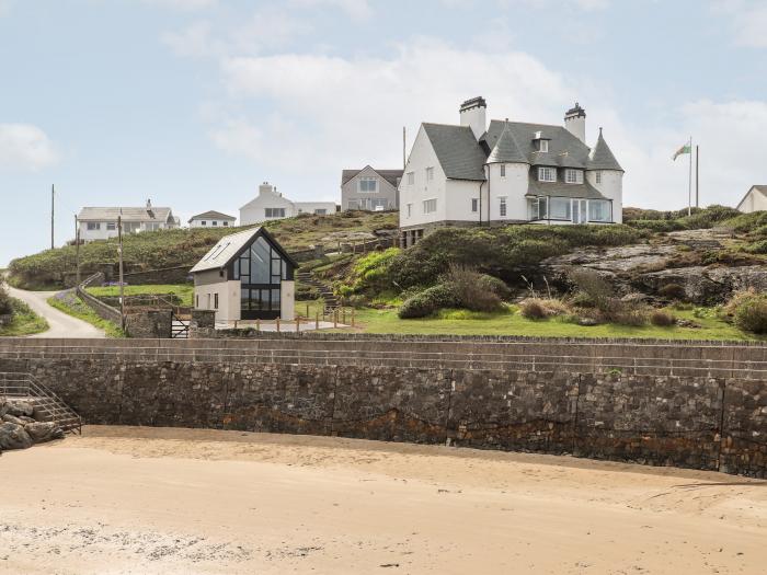 Avilion, Trearddur Bay